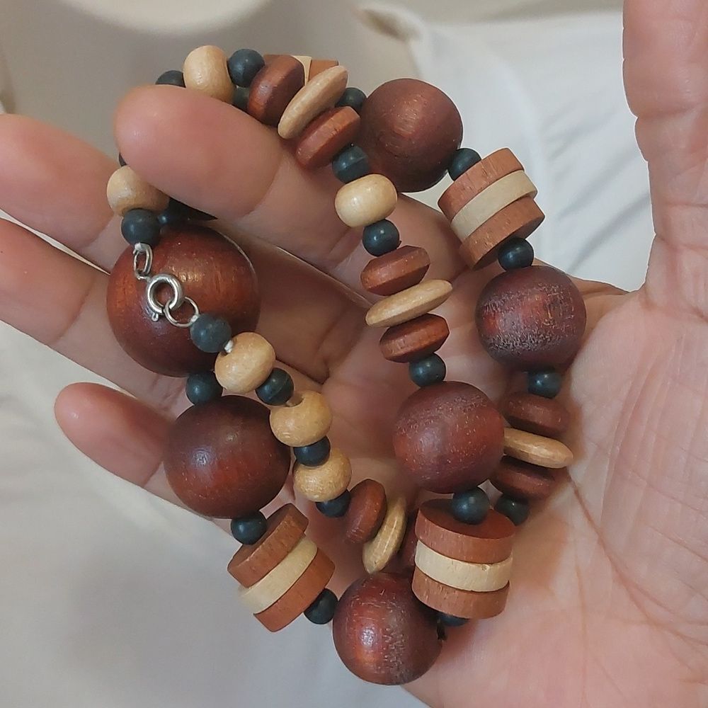 Vintage Two Tone Brown Tan Chunky Wood Bead Necklace - Picture 5 of 5